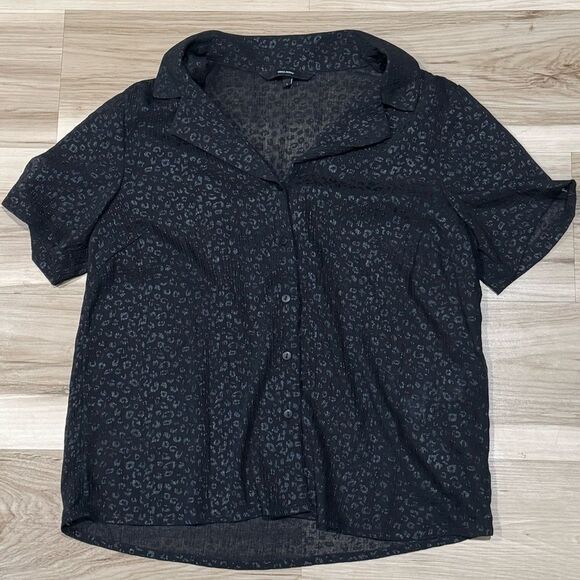 Vero Moda Black Semi Sheer Cheetah Button Up Top Women’s Small - Picture 1 of 3
